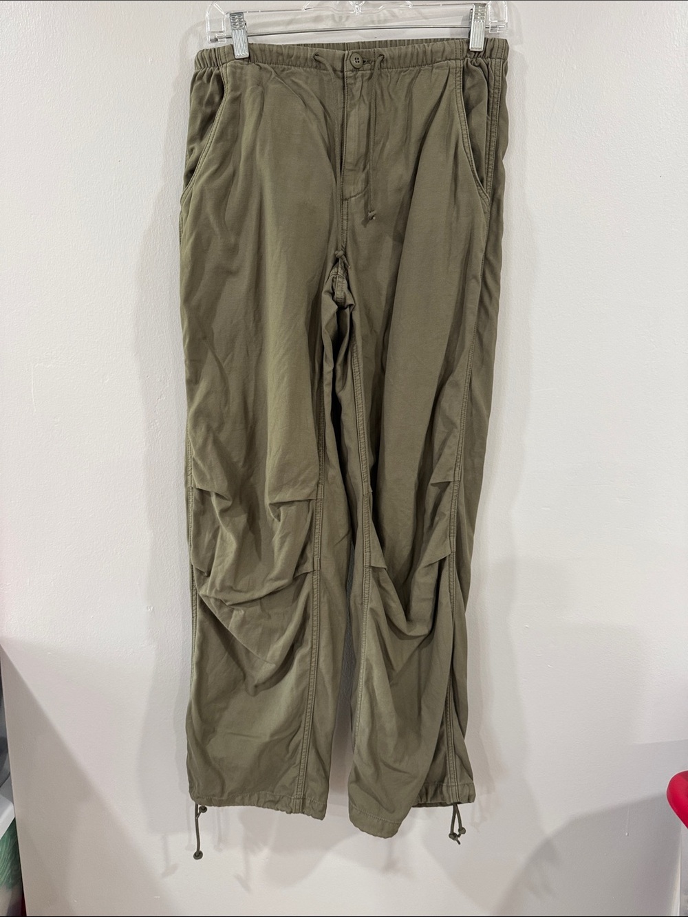 ARITZIA TNA Women’s Olive Cargo Drawstring Stunt parachute Pants gorpcore - Picture 2 of 7